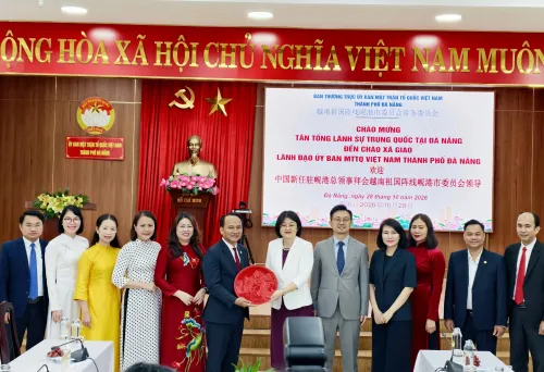 中国驻岘港总领事李薇薇拜会岘港市越南祖国阵线主席阮庭永