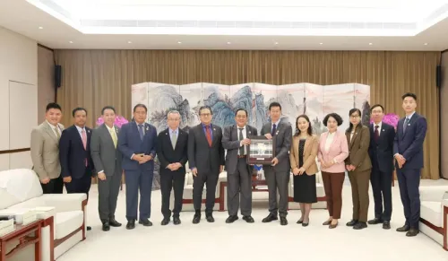 中国—东盟中心秘书长张利忠会见马来西亚国会上议院议长阿旺·比米