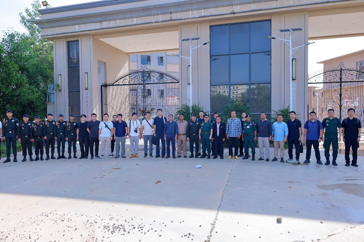 中国公安部工作组赴柬埔寨巴域市检查涉诈旧址 中柬持续深化打击网络诈骗合作